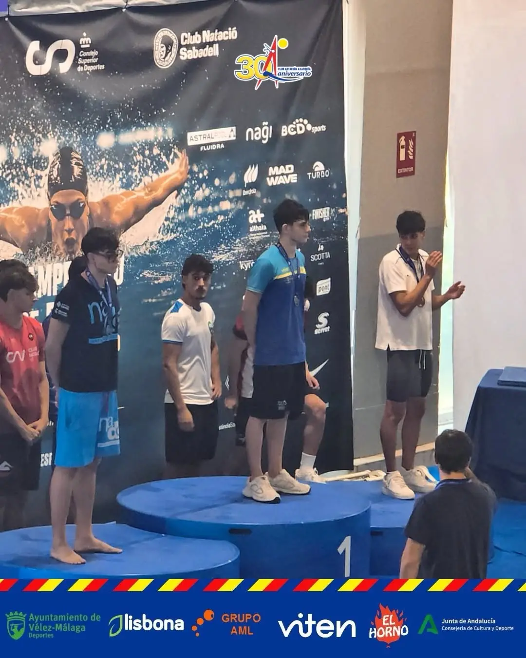 Club Natación Axarquía: imagen reciente del equipo 13