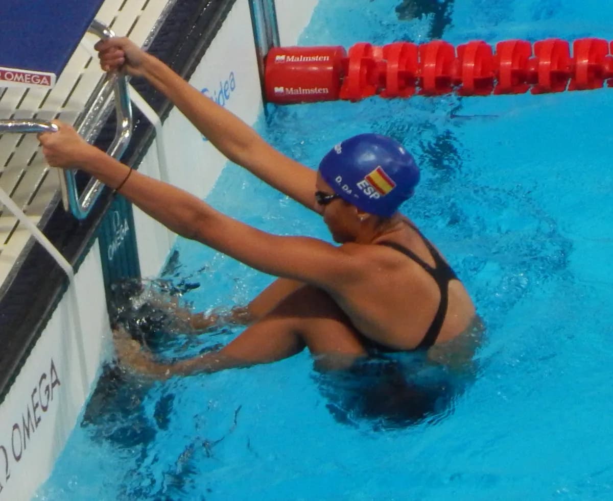 Duane Da Rocha, con gorro de España, en el agua durante la semifinal de 200 espalda del Mundial de Kazán 2015