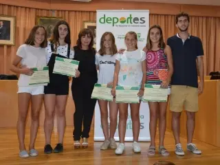 Recepción institucional a las nadadoras del CNA en 2016