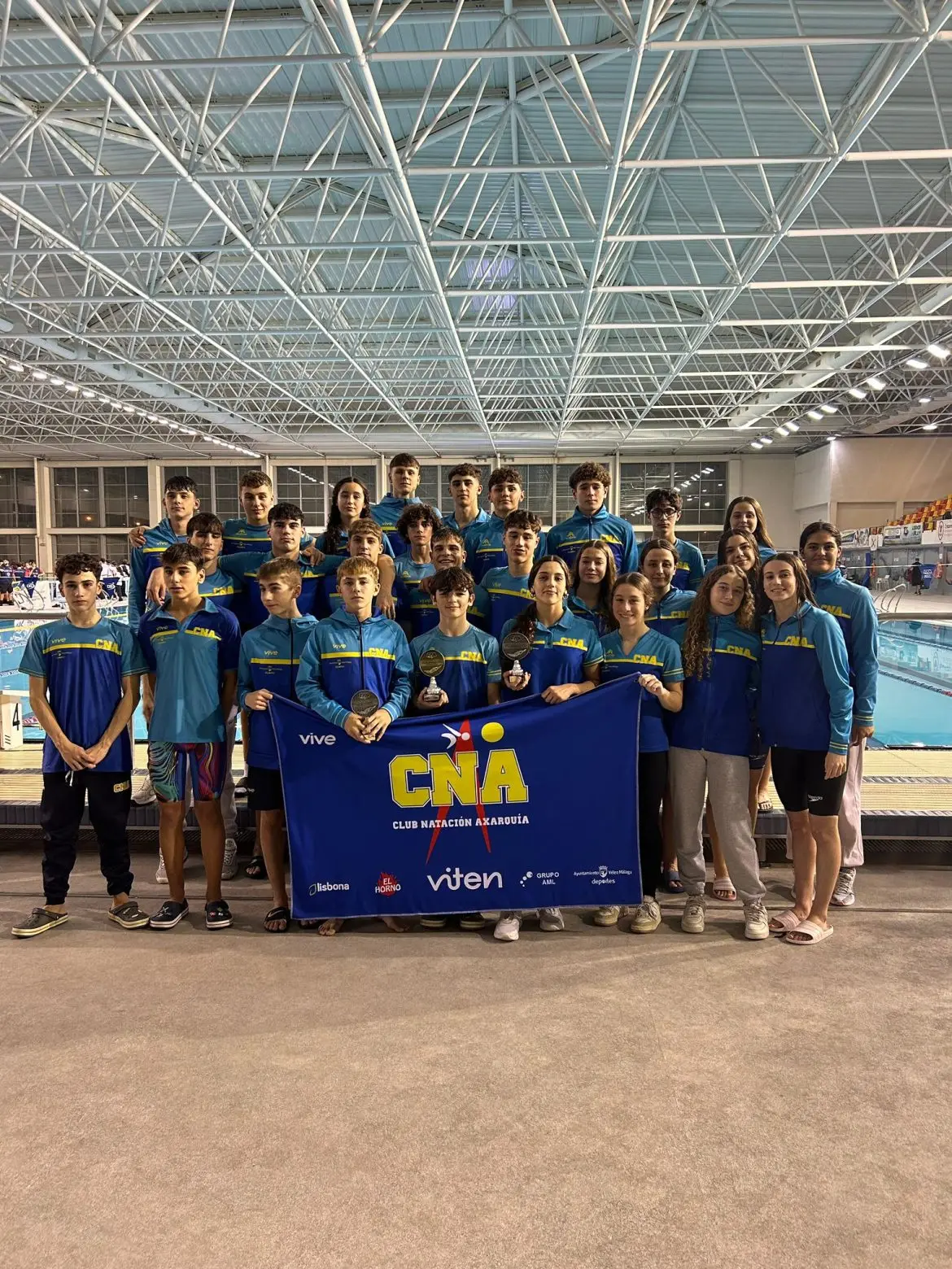 Equipo del CNA con los trofeos del Campeonato de Andalucía de invierno 2025 en Inacua Málaga