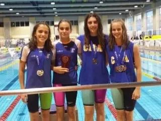 Cuatro nadadoras alevines del CNA con medallas en 2016